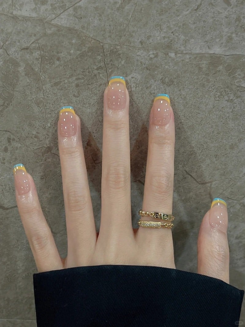 mẫu nail sơn french đầu móng trắng