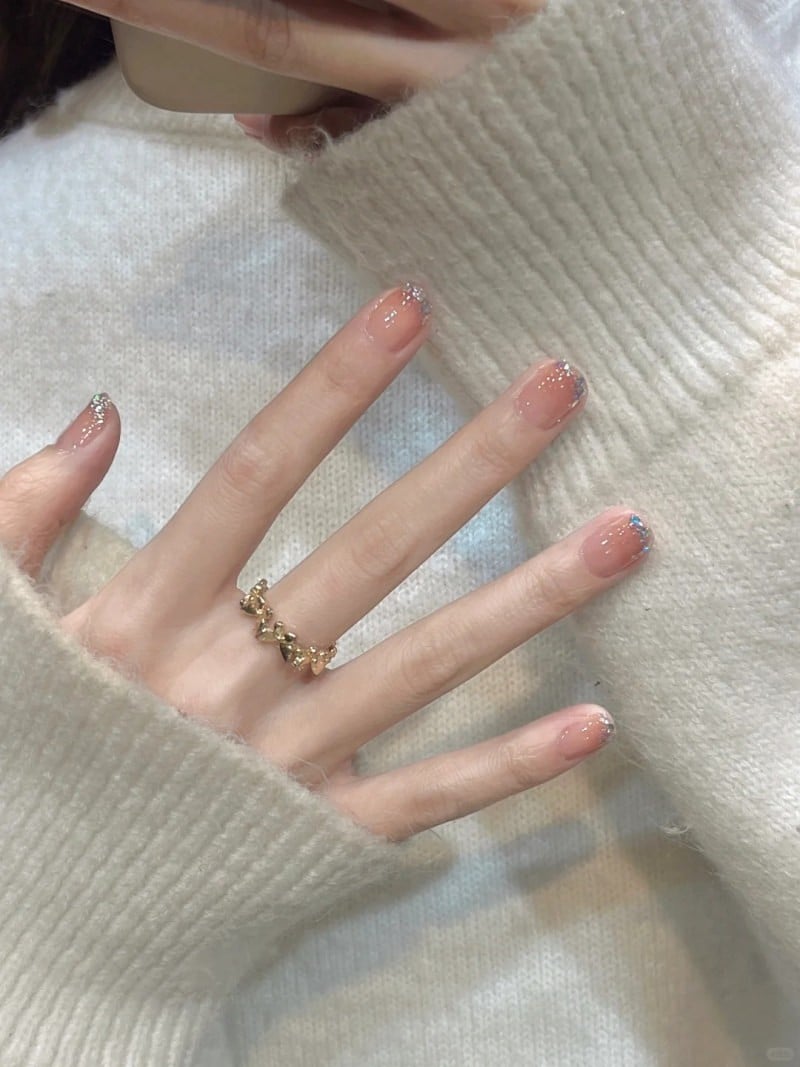 mẫu nail sơn french đầu móng trắng