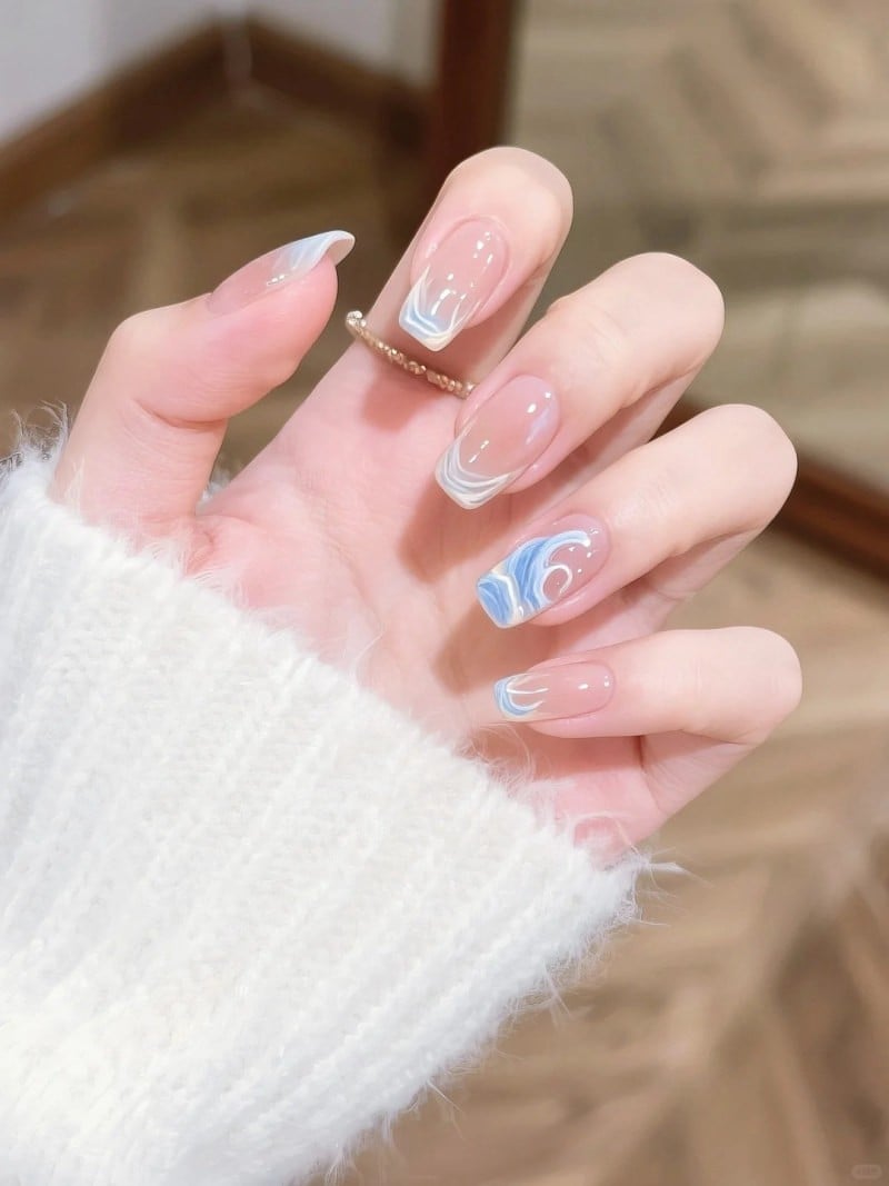 mẫu nail sơn french đầu móng trắng