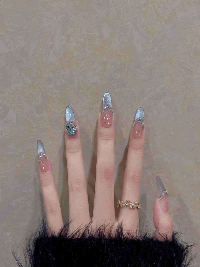 mẫu nail sơn french đầu móng trắng