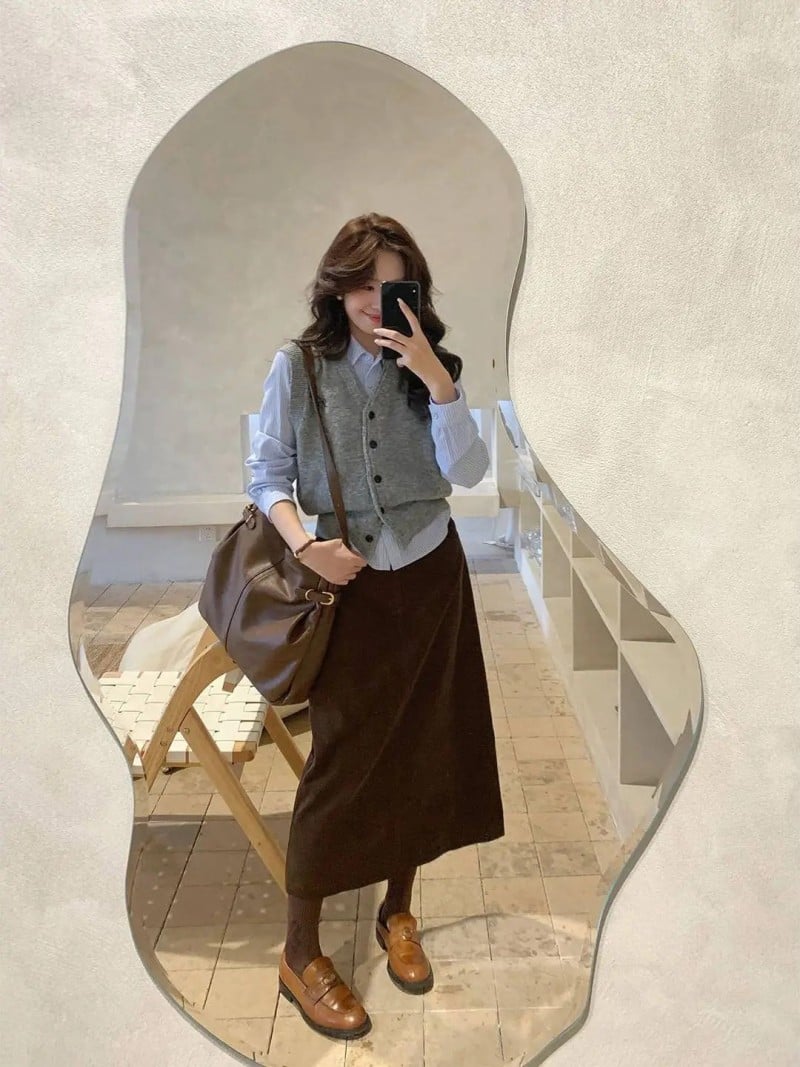 chân váy màu nâu mặc với áo gì