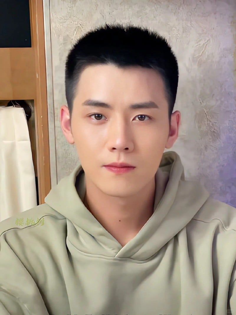 tóc ngắn cho trán cao nam