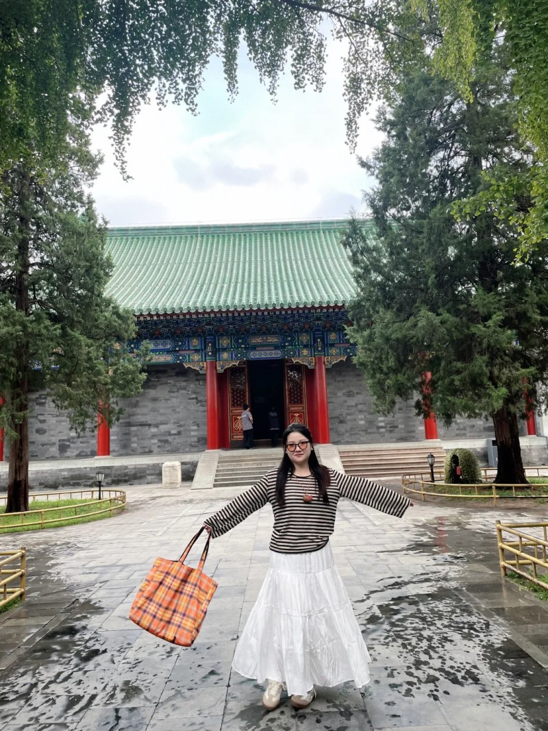 phối đồ với áo thun dài tay kẻ ngang