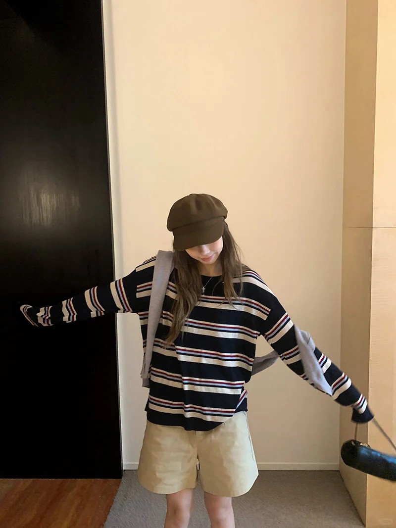 phối đồ với áo thun dài tay kẻ ngang