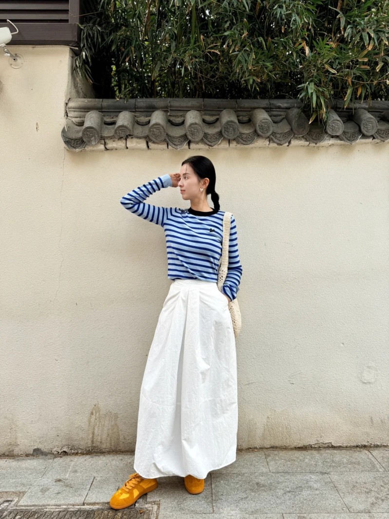 phối đồ với áo thun dài tay kẻ ngang