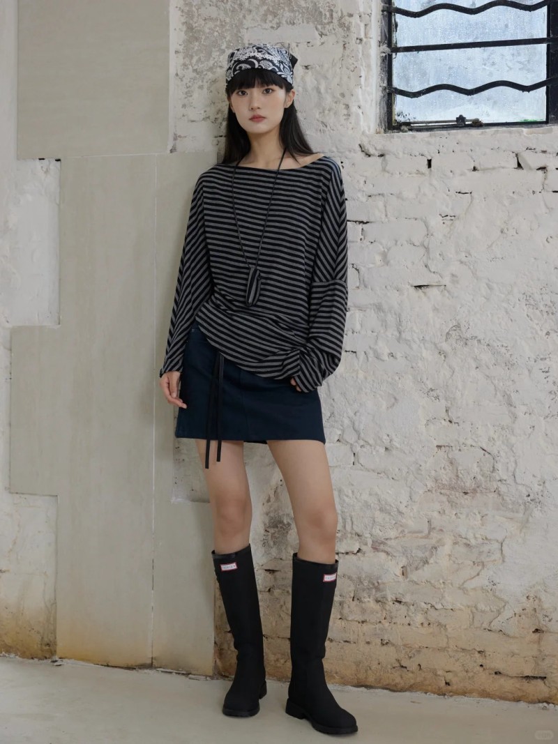 phối đồ với áo thun dài tay kẻ ngang