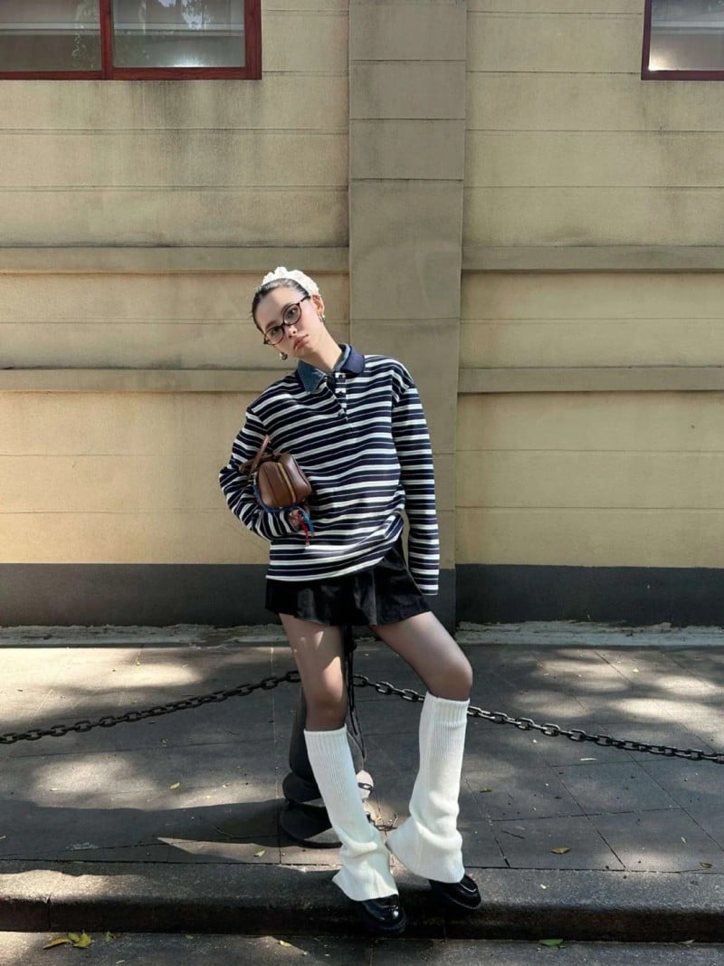phối đồ với áo thun dài tay kẻ ngang