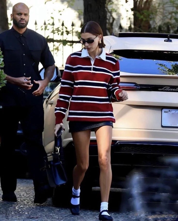 phối đồ với áo thun dài tay kẻ ngang