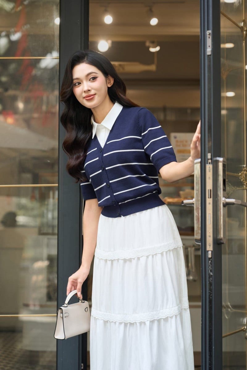 chân váy xòe kết hợp với áo gì