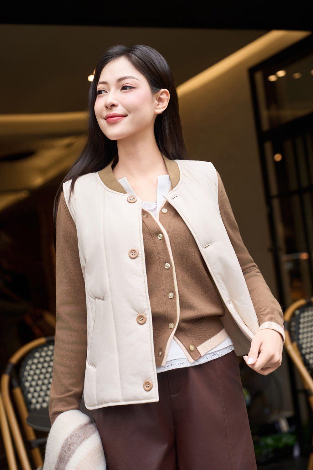 phối đồ với áo gile