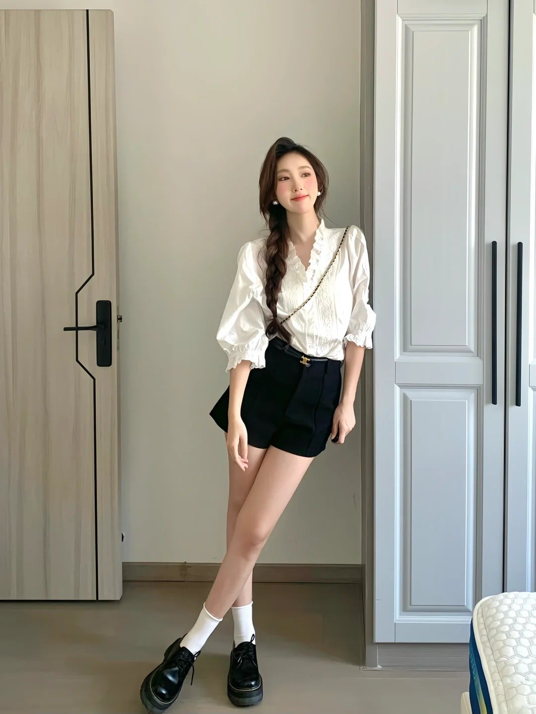 phối đồ với áo sơ mi trắng