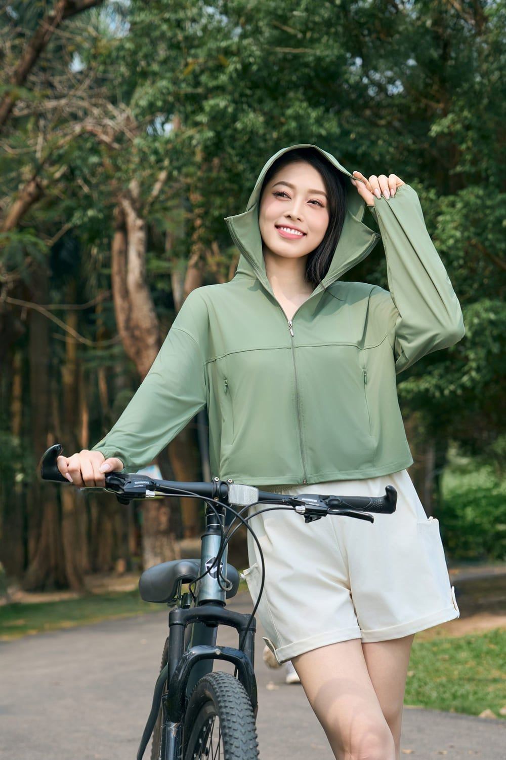 Nên mặc áo chống nắng màu gì để bảo vệ da tốt nhất?