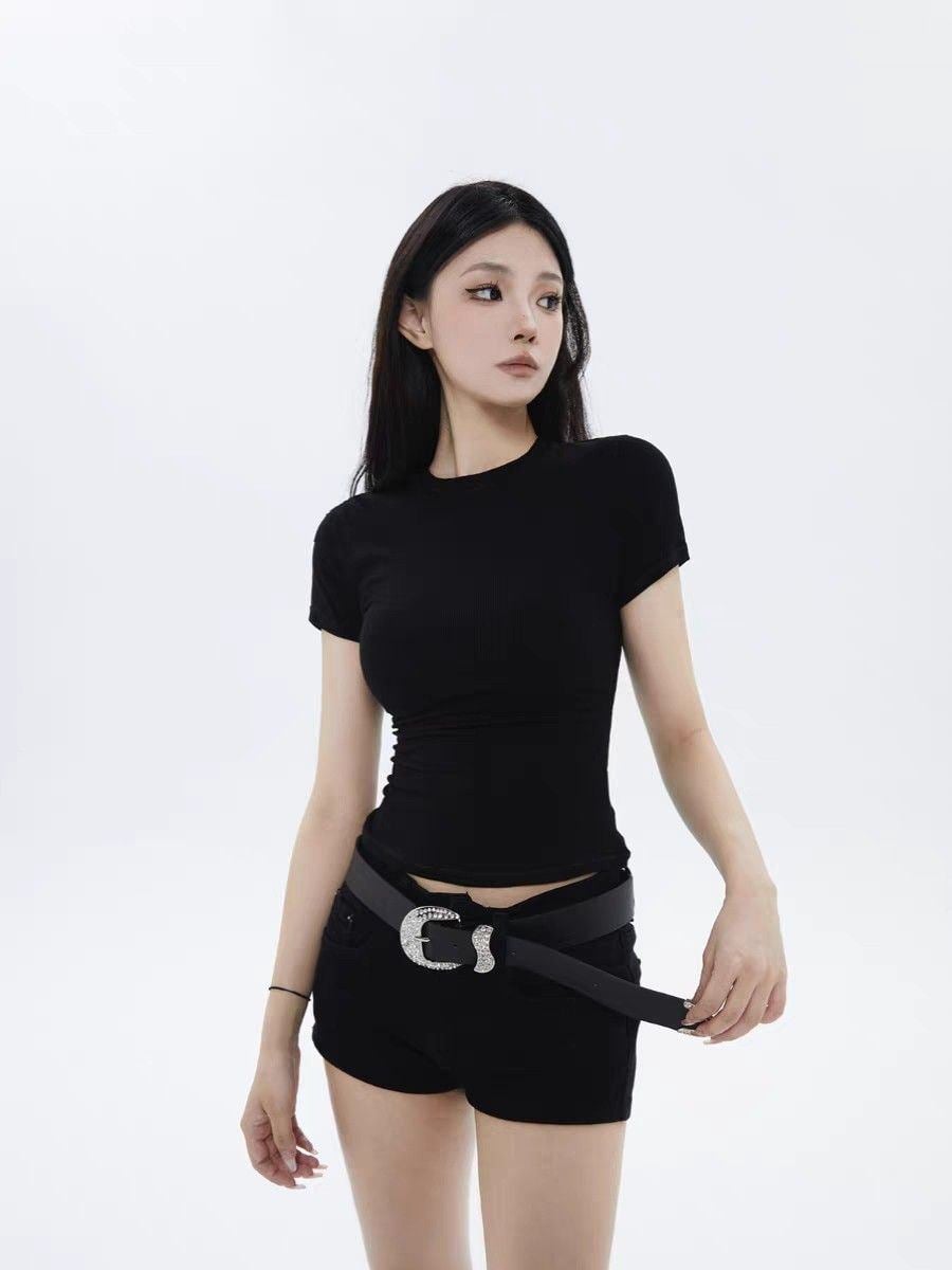 áo croptop mặc với quần gì