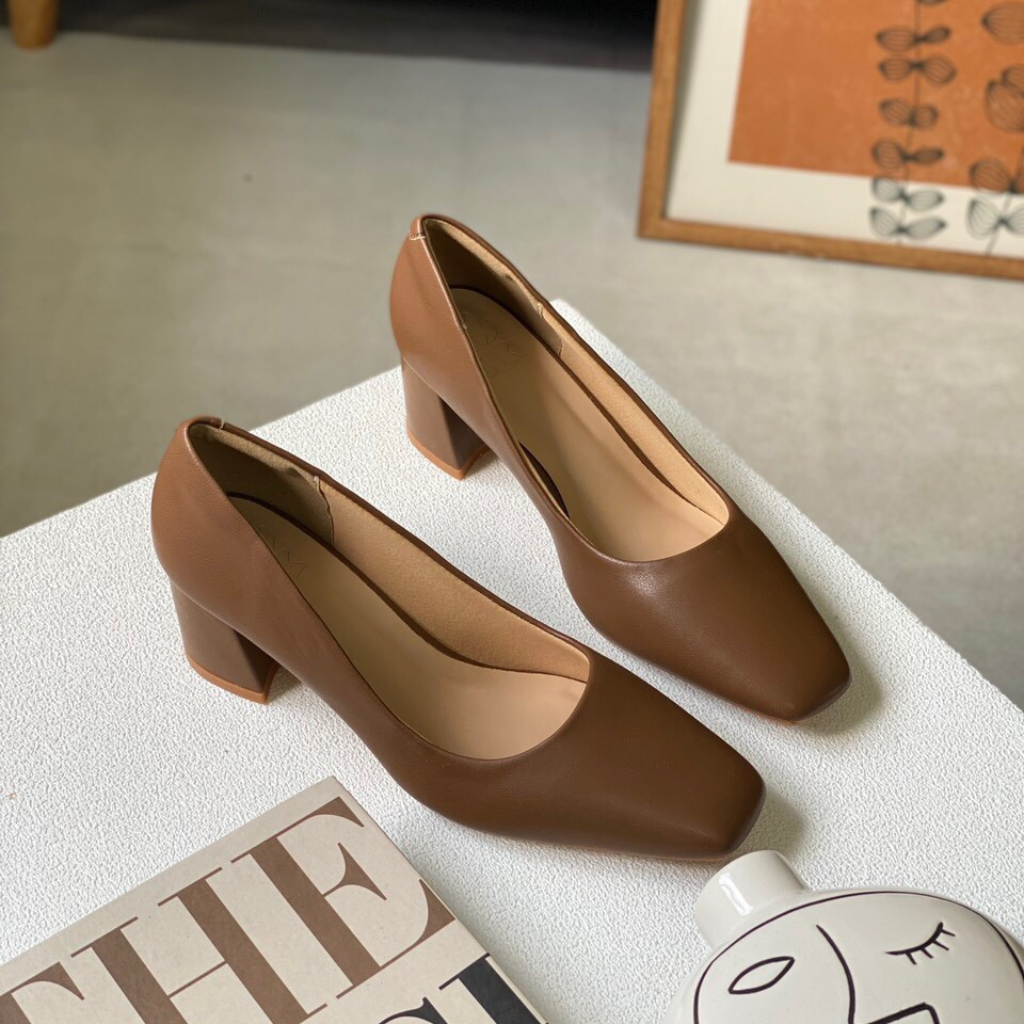 shop giày nữ trung niên