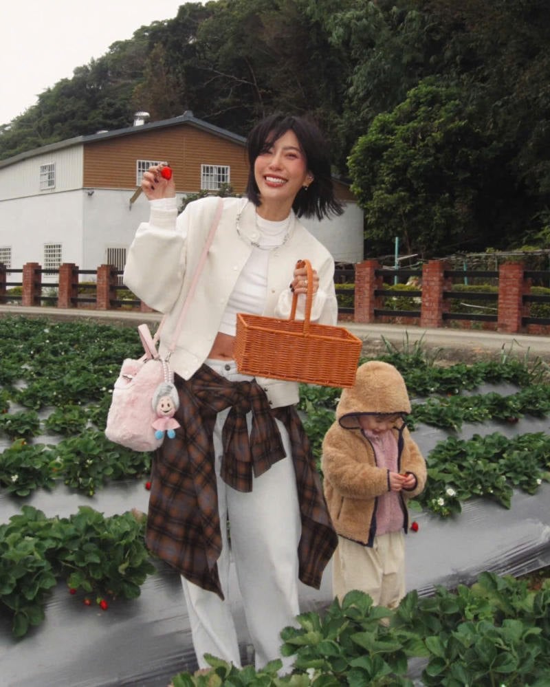 Set đồ ton-sur-ton màu be hoặc pastel thanh lịch