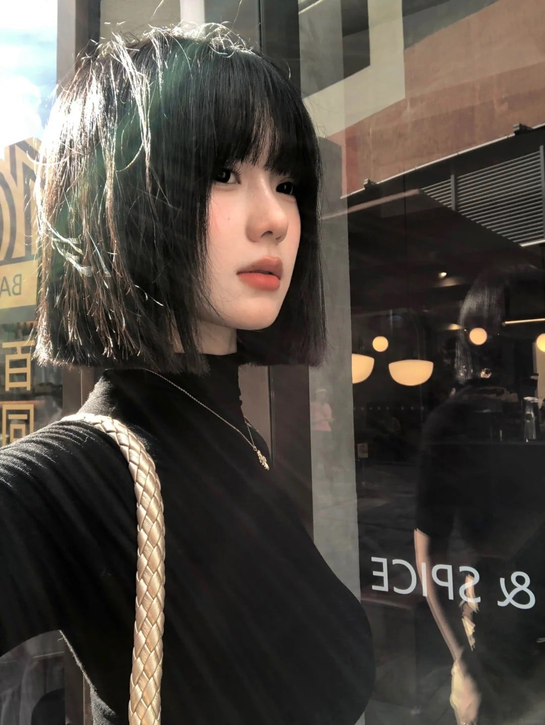 tóc ngắn đuôi bằng