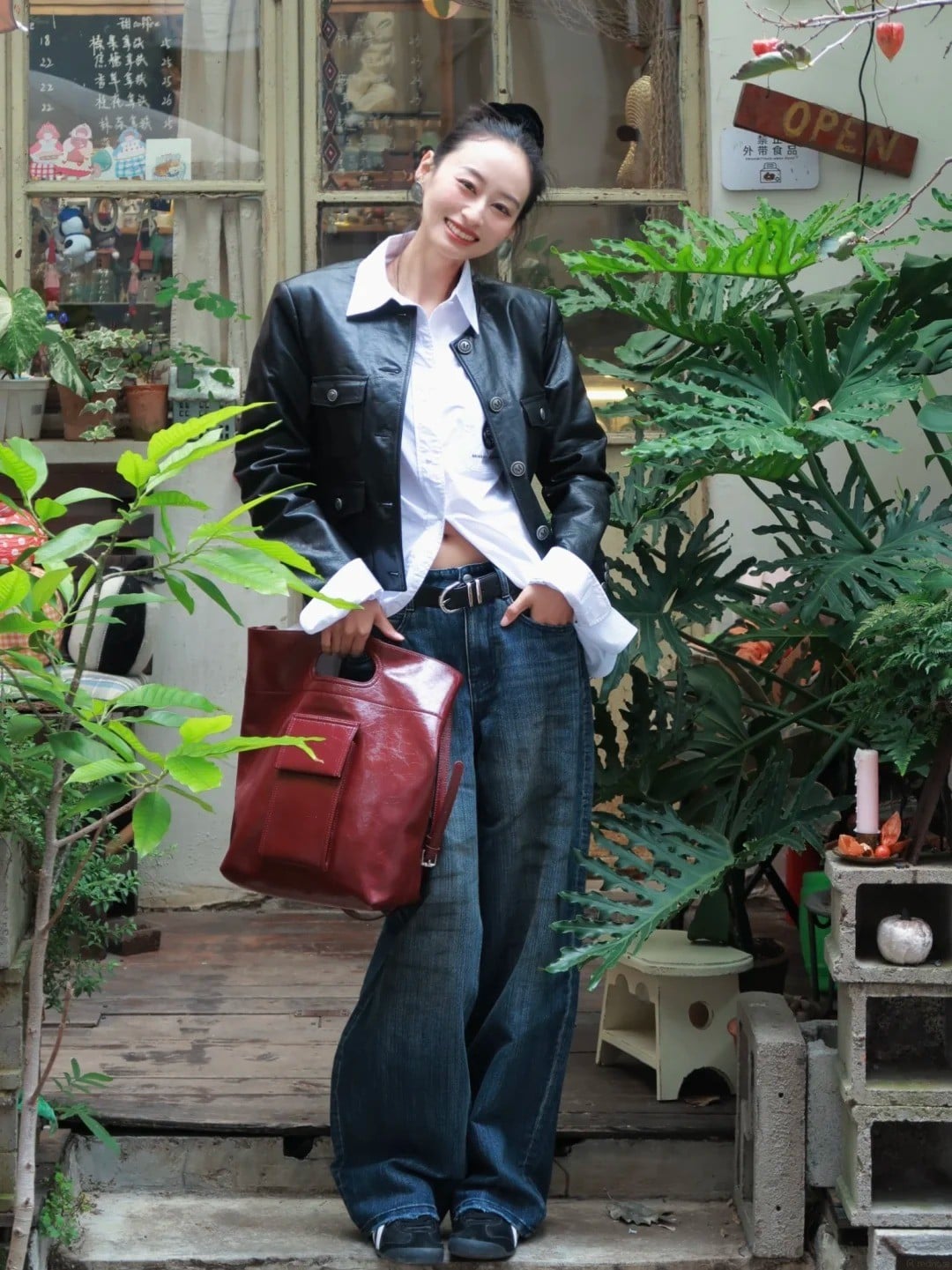 phối đồ với áo sơ mi trắng