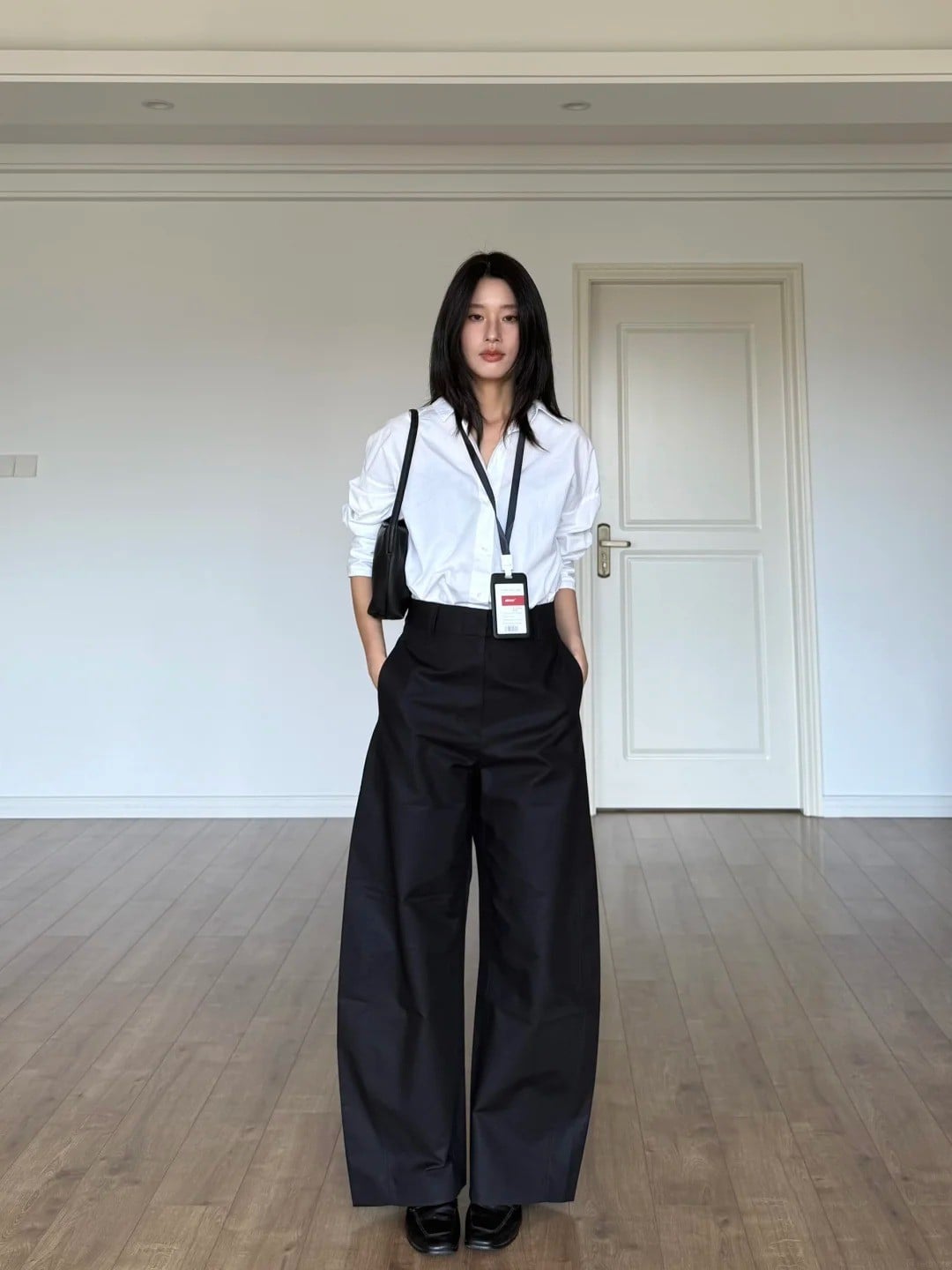 phối đồ với áo sơ mi trắng
