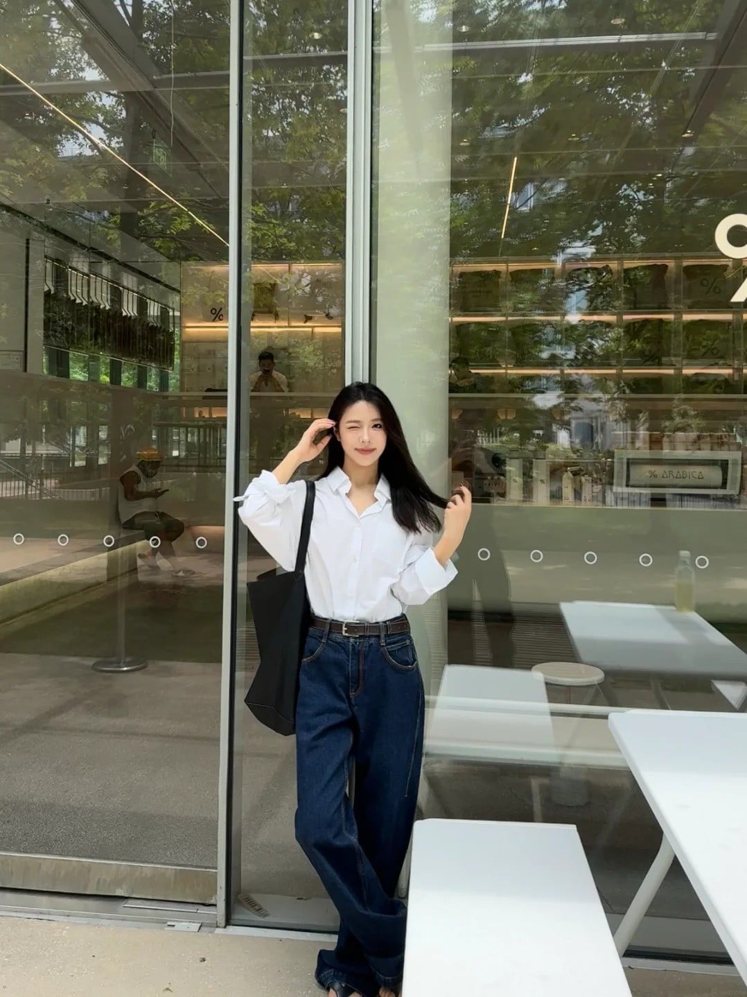 phối đồ với áo sơ mi trắng