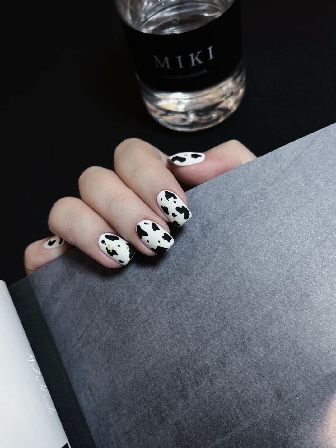 nail đen trắng