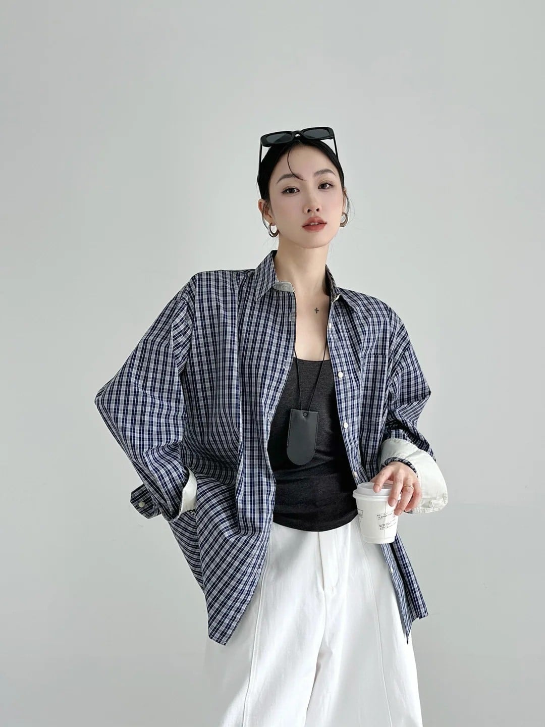 cách mặc áo sơ mi với quần jean