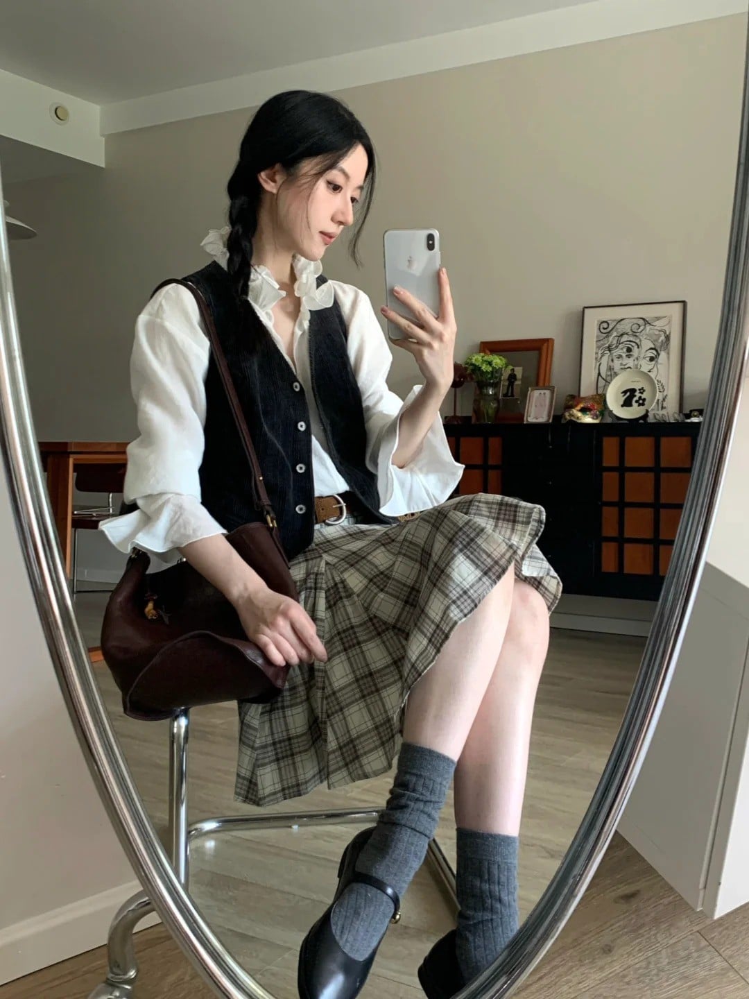 phối đồ với áo sơ mi trắng