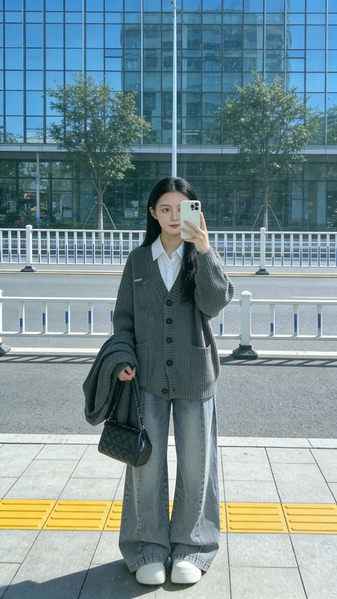 phối đồ với áo sơ mi trắng