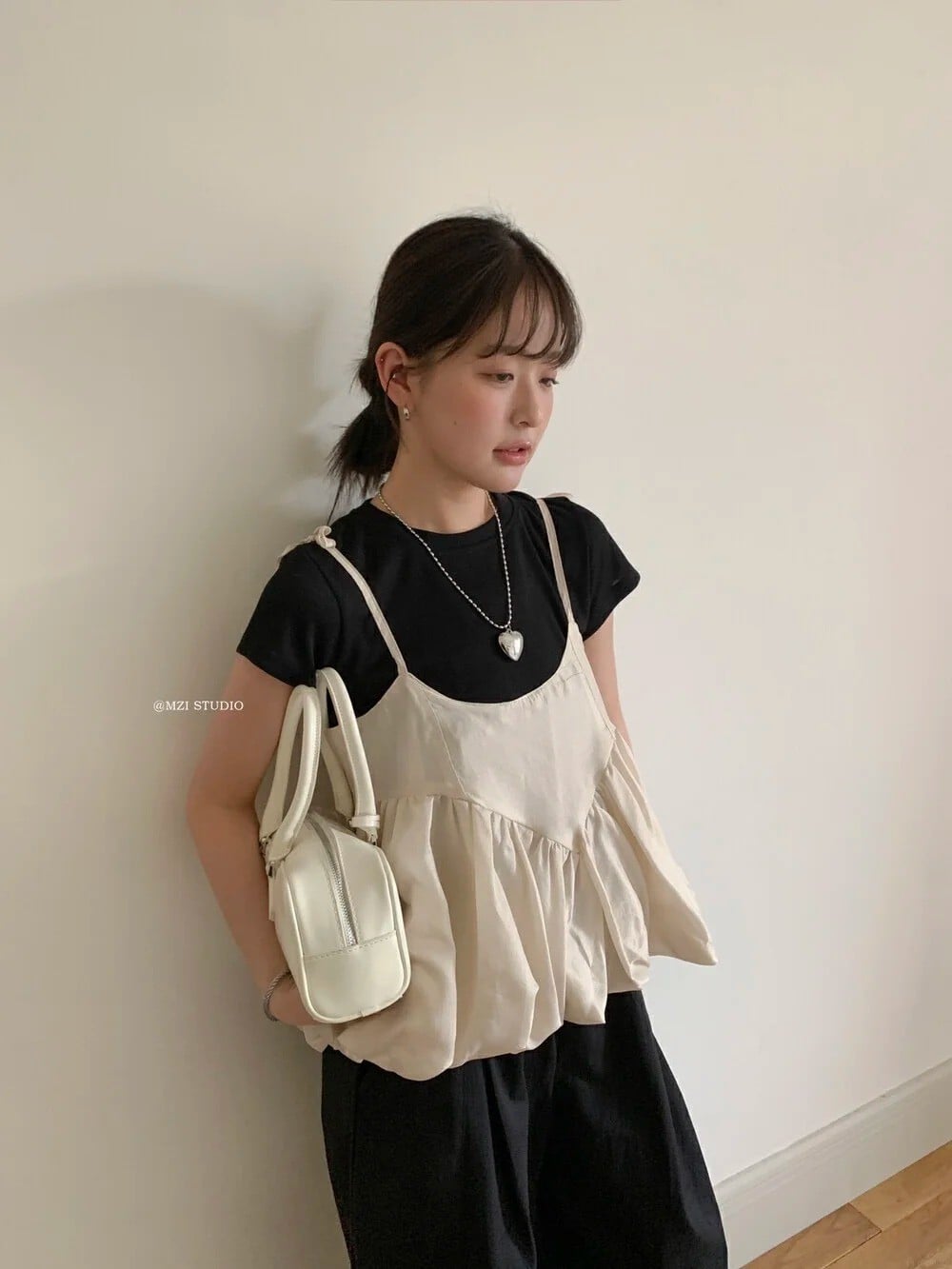 cách mặc áo hai dây đẹp