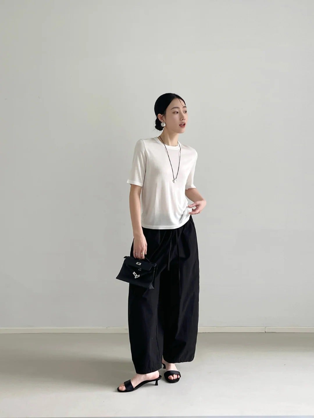 phối quần tây áo thun