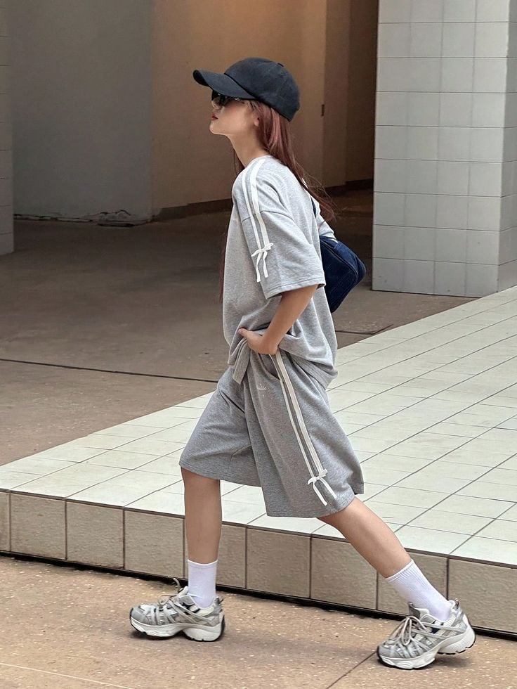cách phối đồ với áo thun form rộng