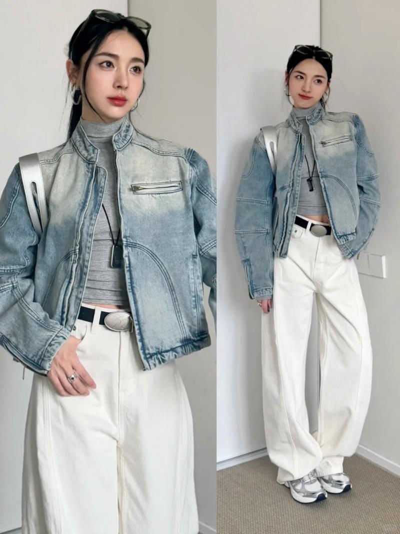 5. Áo khoác denim wash croptop + Áo giữ nhiệt + Quần jeans trắng ống rộng
