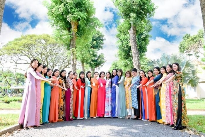 21. Nối thành một hàng dài tình bạn