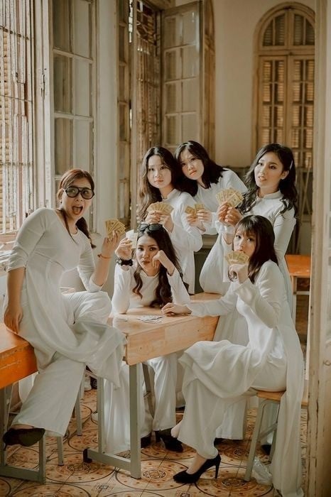 19. Tinh nghịch trong lớp học xưa