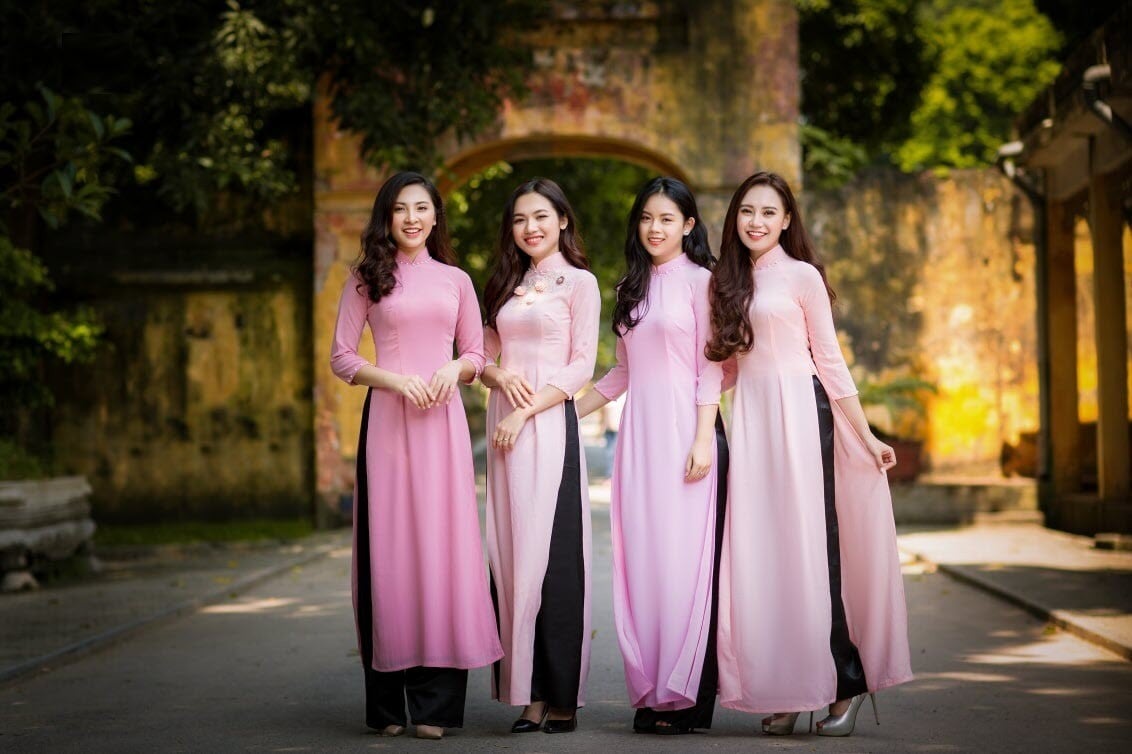 16. Đứng thẳng hàng, khoe sắc hồng dịu dàng