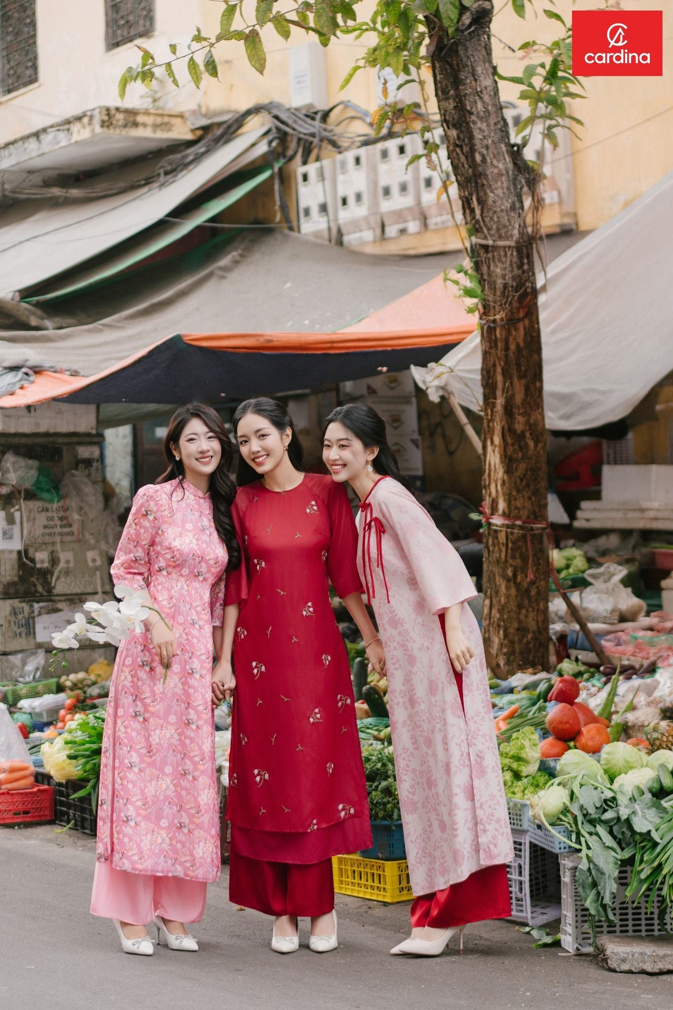 12. Chụp ảnh giữa không gian chợ quê