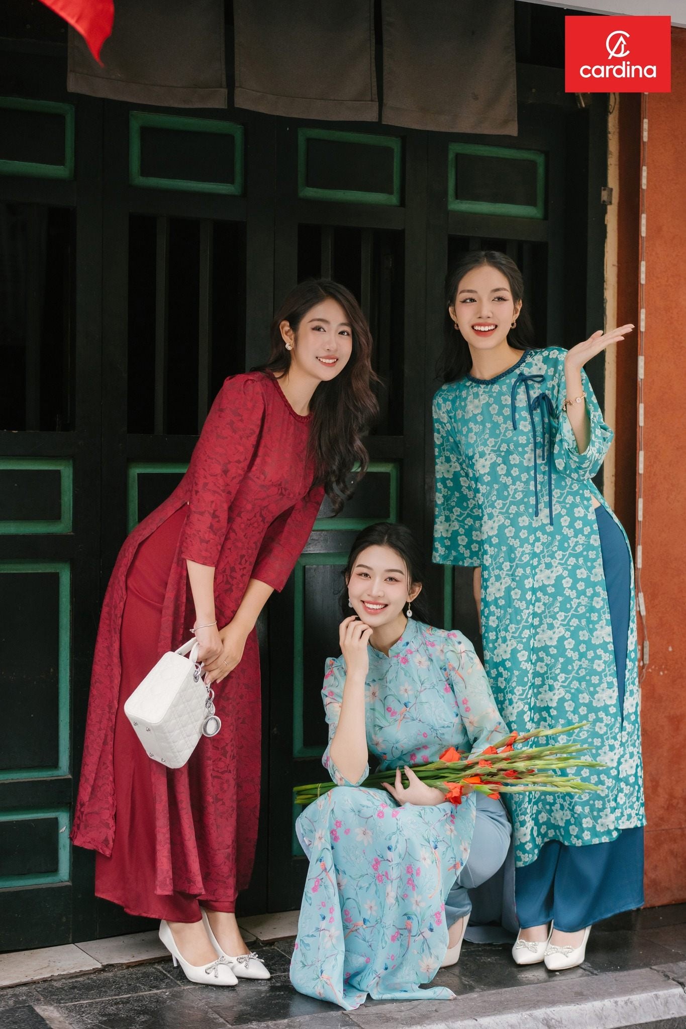 4. Phá cách với dáng ngồi xổm và tương tác