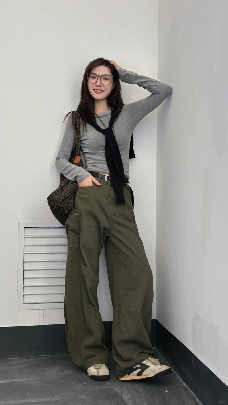 quần xanh rêu phối với áo màu gì