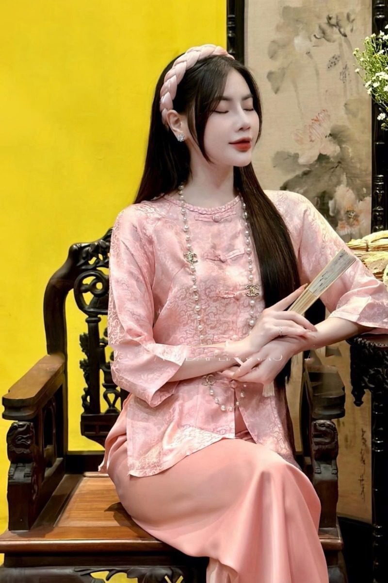 Áo bà ba gấm hồng tay lửng cổ tròn