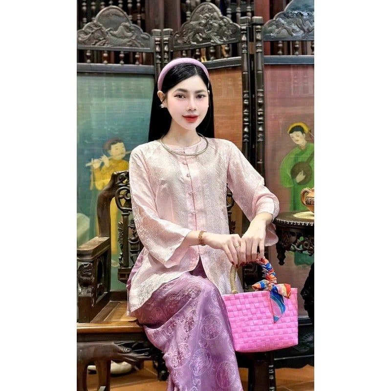 Áo bà ba gấm hồng phấn tay loe phối quần tím