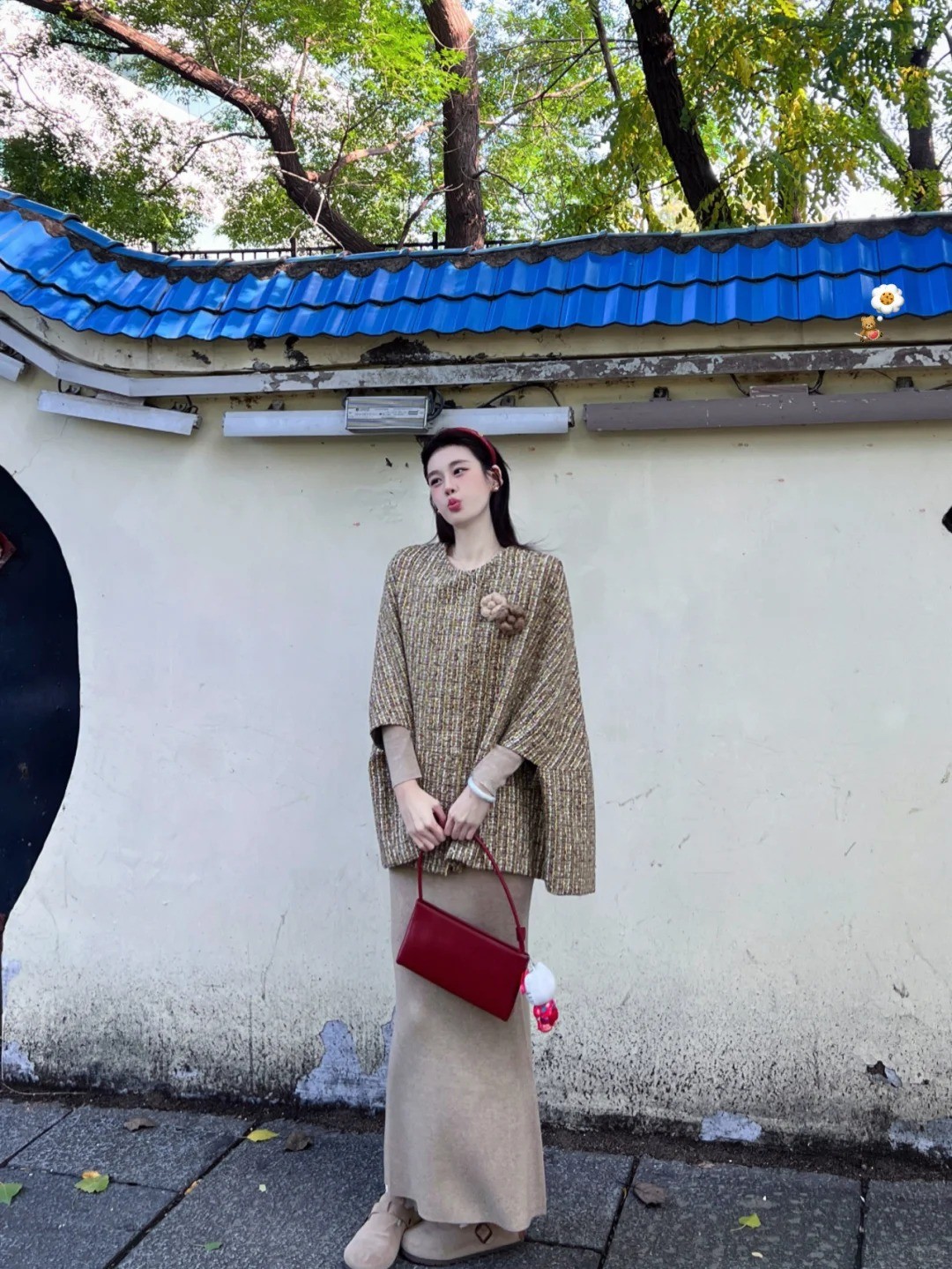 6. Áo choàng len + Chân váy len dáng dài