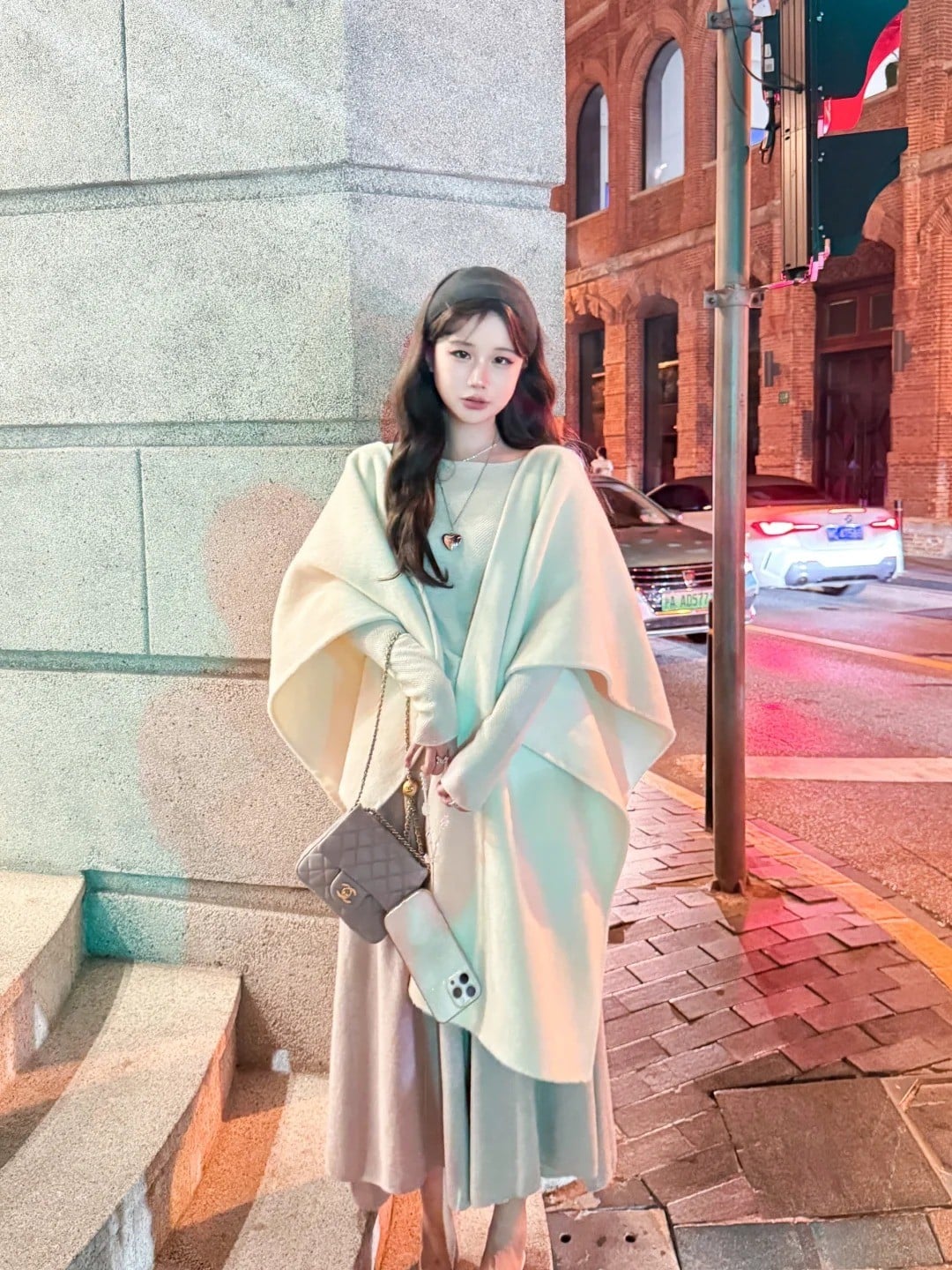 7. Áo choàng len + Váy len liền thân màu xanh mint