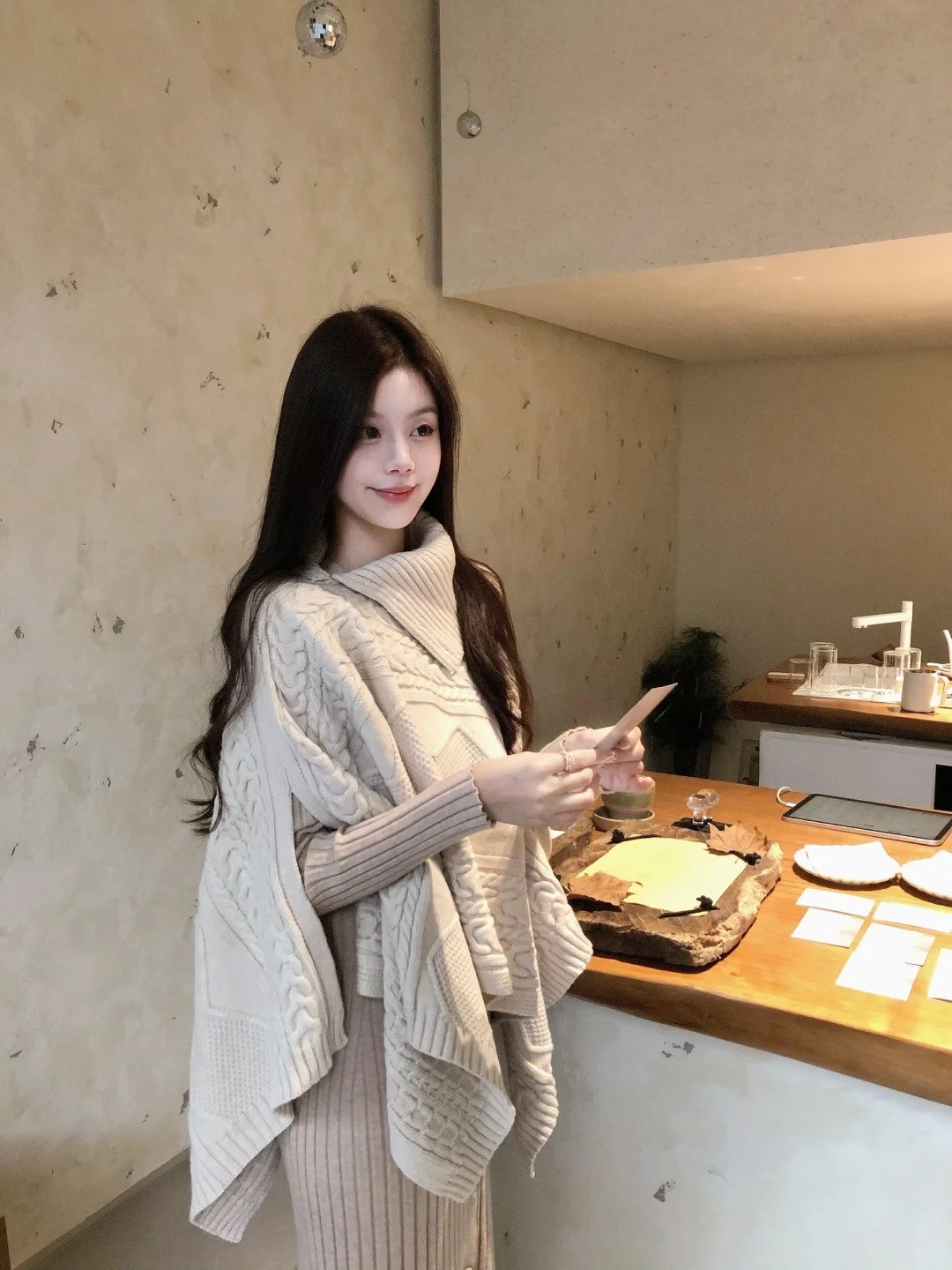 Áo choàng len cánh dơi