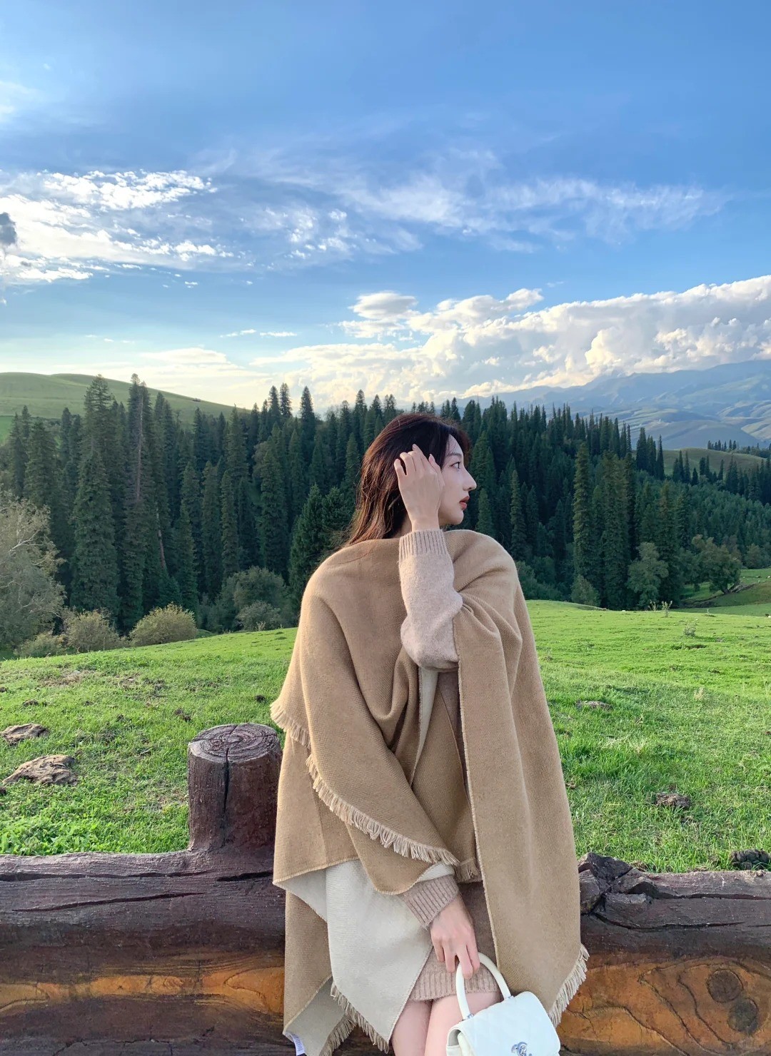 16. Áo choàng len + Set đồ len màu kem