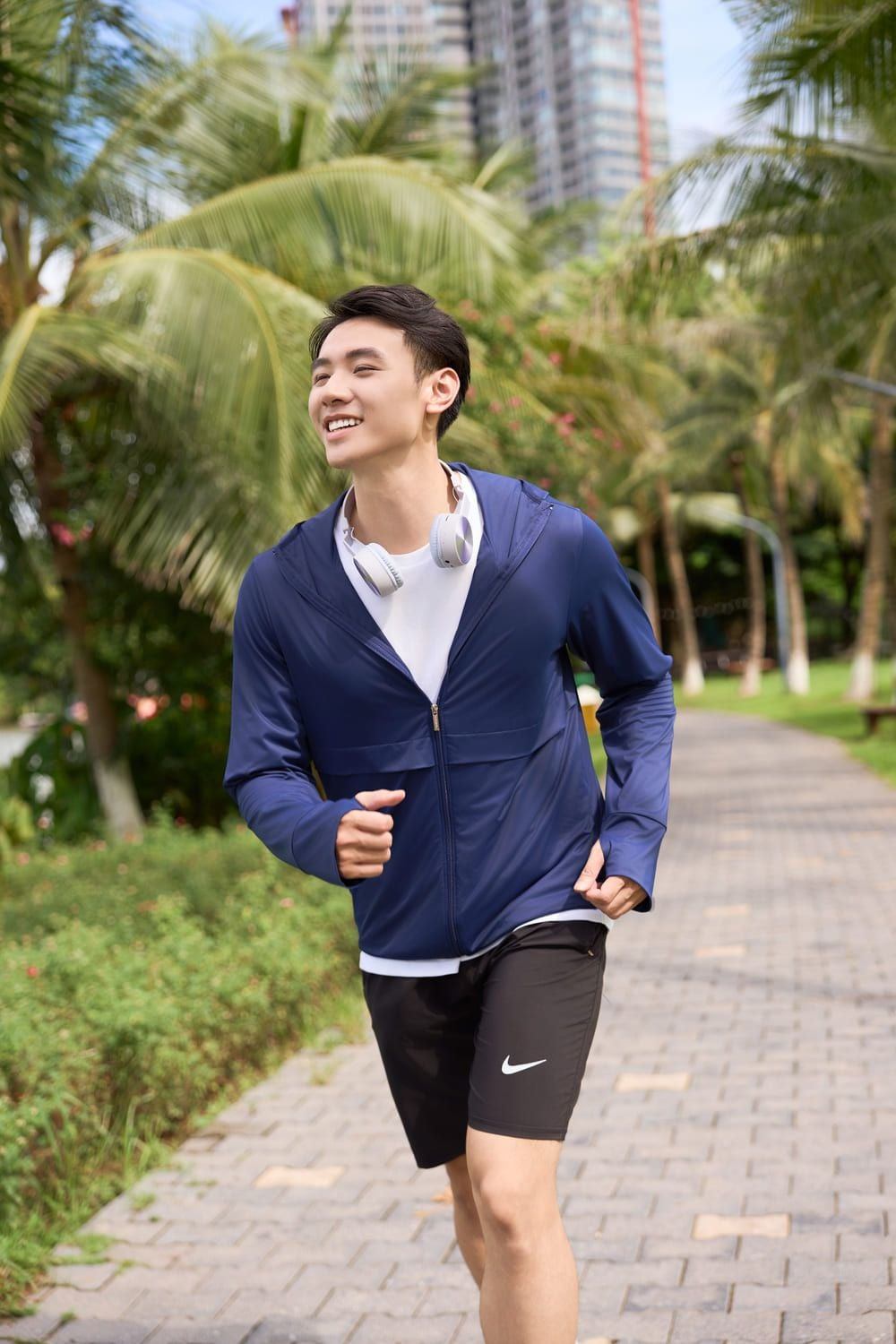 Các mẫu áo chống nắng nam thể thao tốt nhất 2026