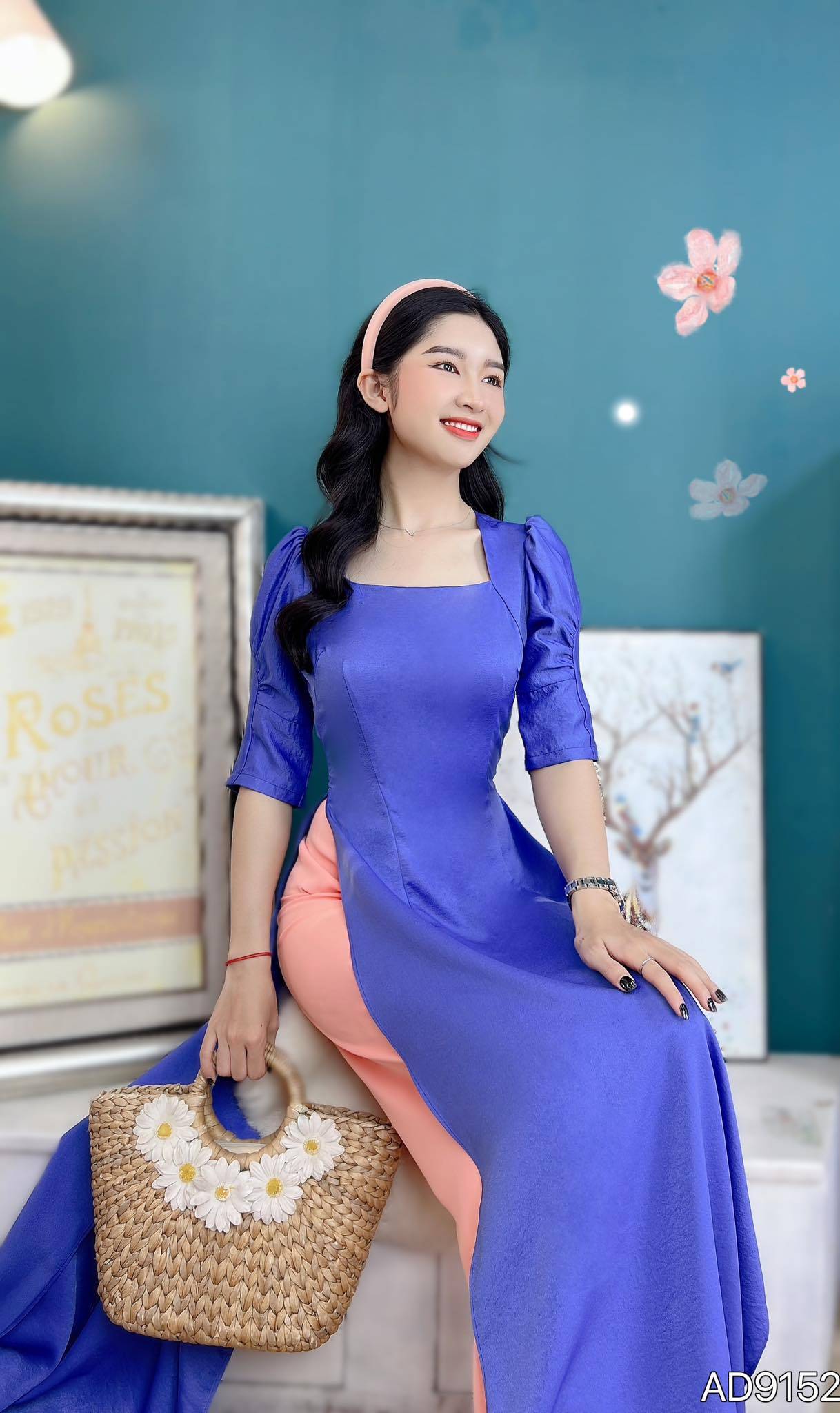 Áo dài cổ chữ U cách tân