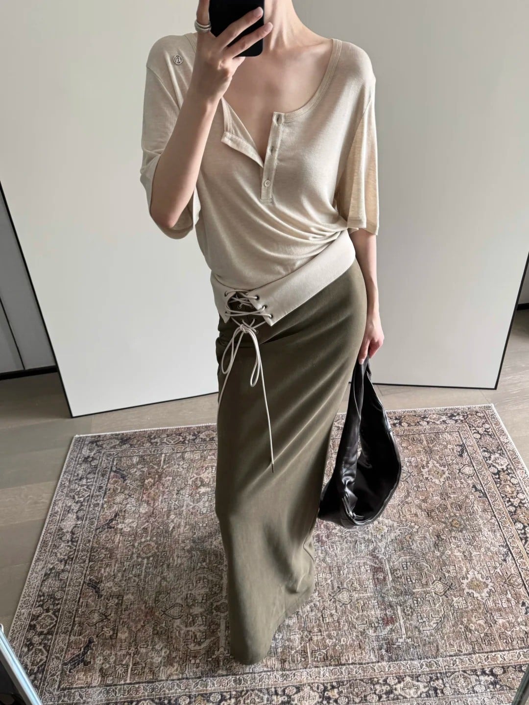 Áo thun Henley cổ chữ U phối khuy cài