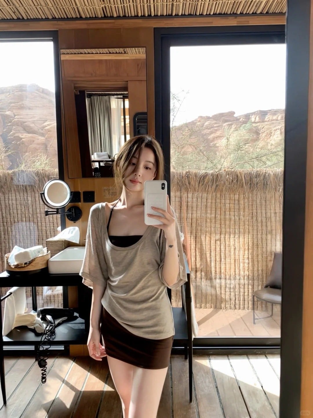 Áo phông form rộng cổ chữ U