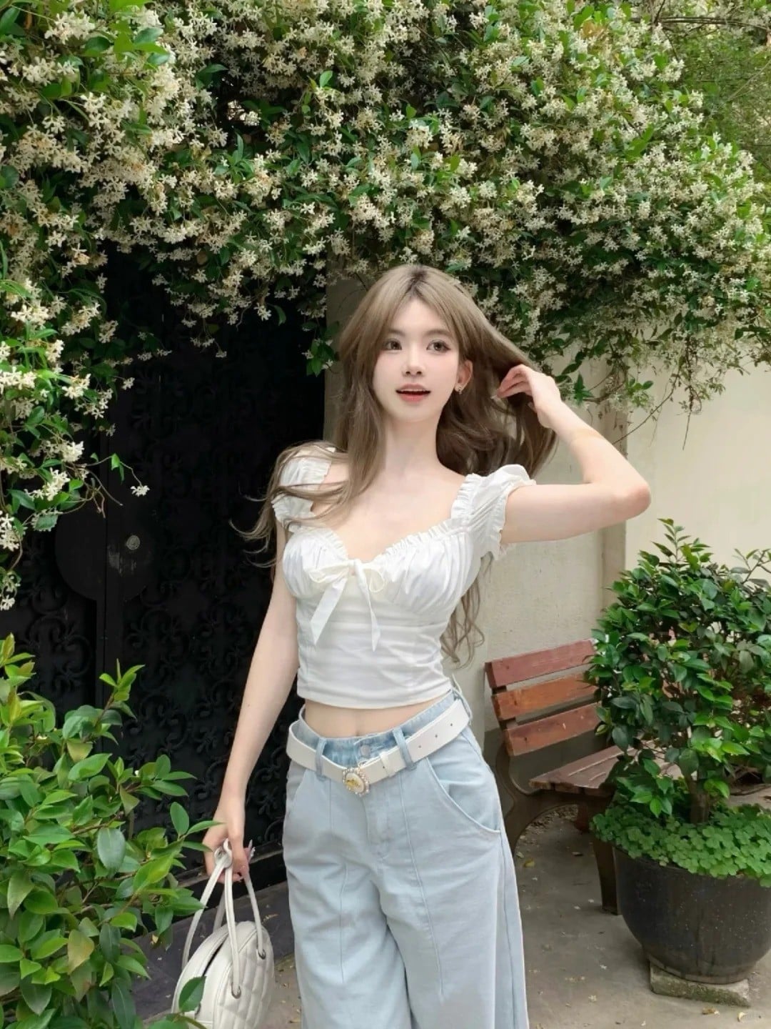 Lạc vào vườn thơ với phom dáng Corset lãng mạn