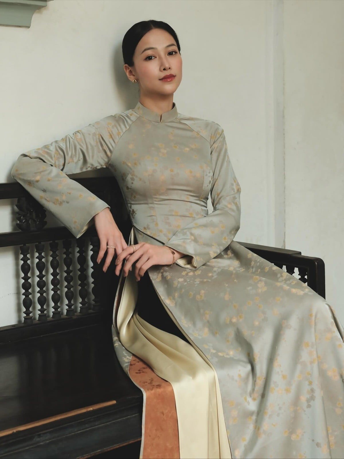 Phối đồ và phụ kiện với áo dài 4 tà