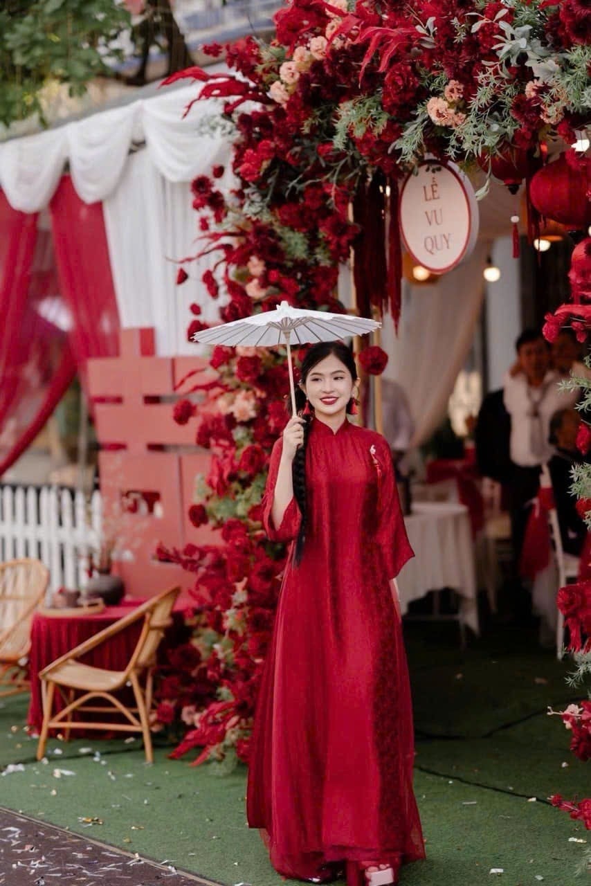 Kiểu tóc nào xinh cho áo dài ăn hỏi?